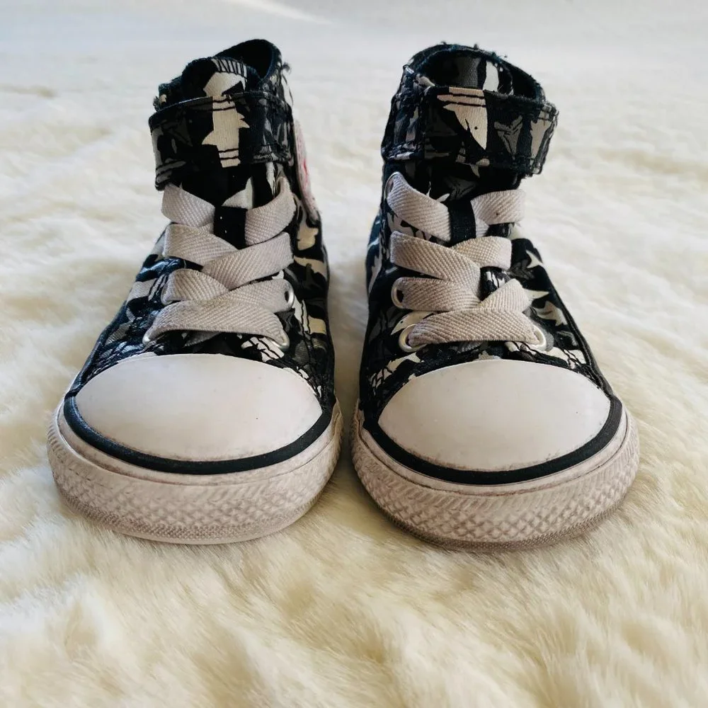 Converse Chuck Taylor All Star Hi-Top Toddler Sneakers Shark Pattern size 5